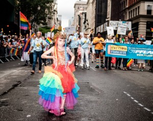 Niño travestido en marcha del orgullo gay - Nueva York 2015