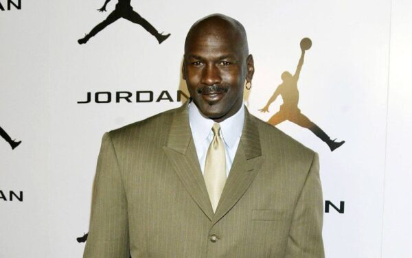 Michael Jordan en traje formal